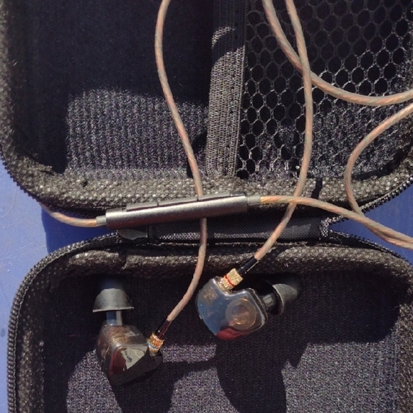 KZ ATR High End Pro Hifi Earbuds with Case NWOT - Picture 1 of 4
